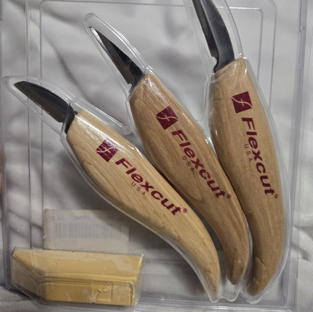 Hand carving set with protective glove